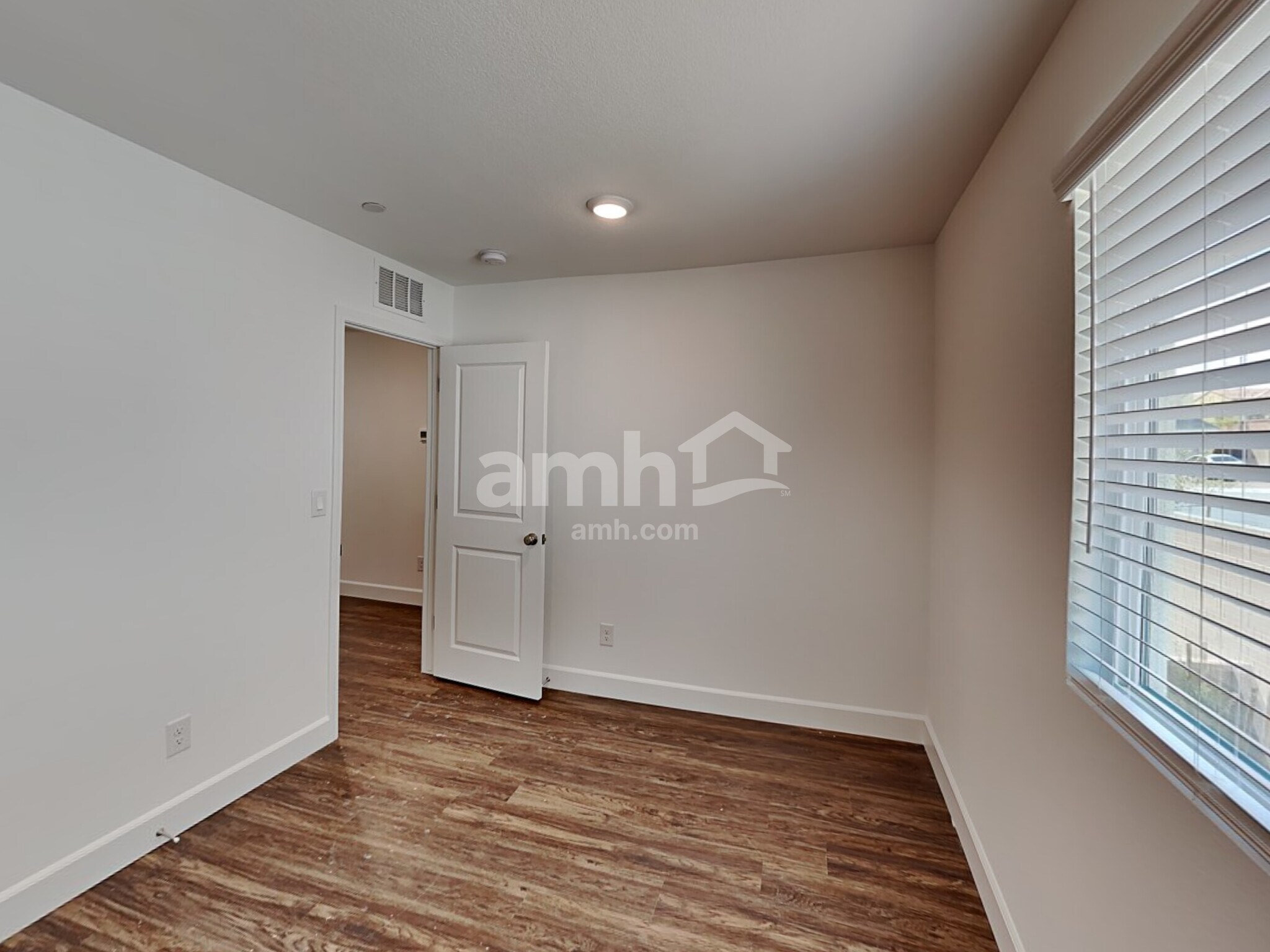 Building Photo - 3337 Blodwen St