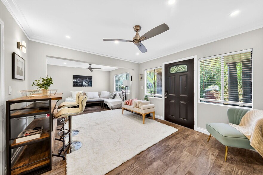 Building Photo - 1200 Tamarind Ave