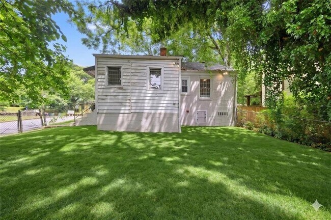 Building Photo - 154 Lawton St SW