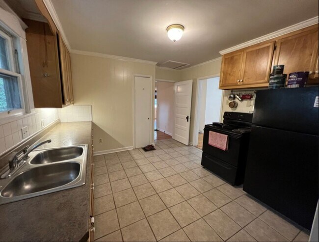 Building Photo - 2 BED 1 BATH WOODBINE COTTAGE