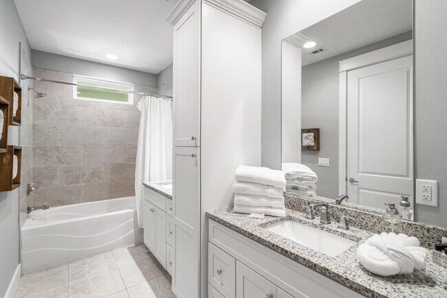 Building Photo - 4923 E County Hwy 30A