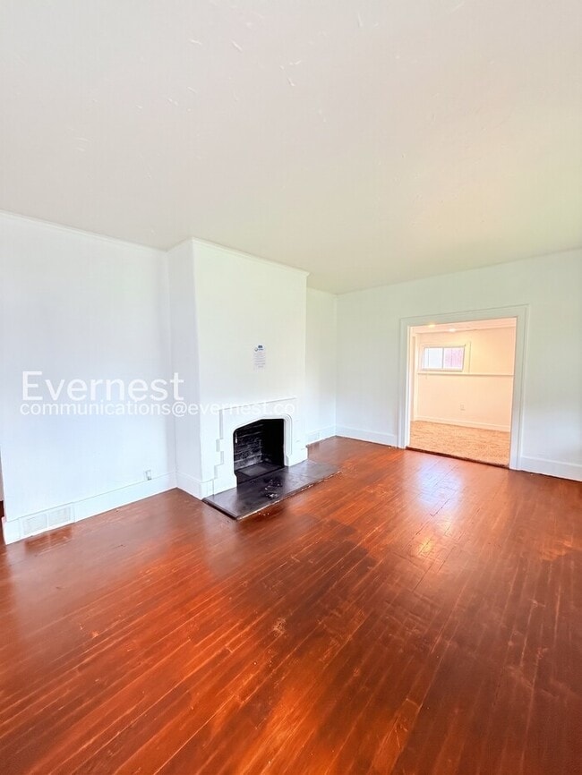 Building Photo - Charming Home with Fenced Yard & Hookups / 3 Beds & 1 Bath / Voucher Accepted / Pets Not Allowed ...
