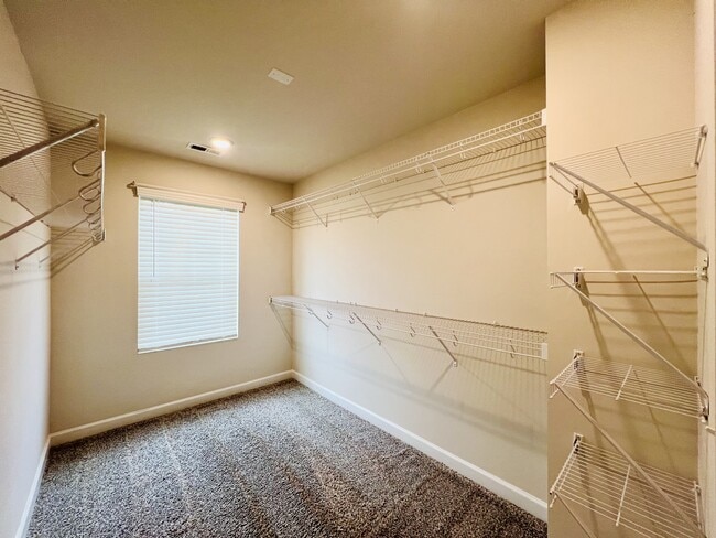 Building Photo - 3011 Lisburn St