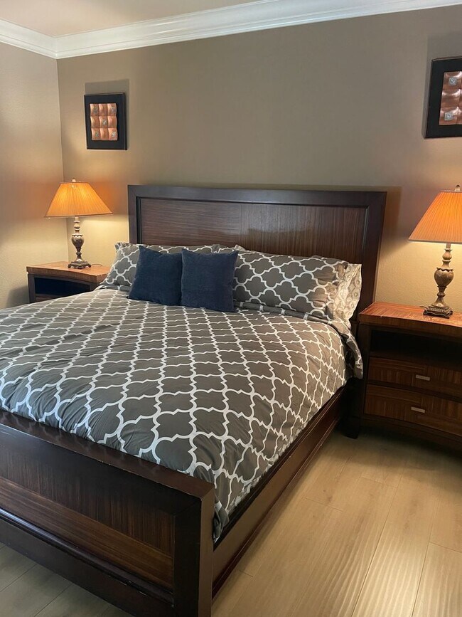 Building Photo - Meridian Luxury Top-Floor Condo with amazing Strip View (Electricity, Gas, and Internet included)