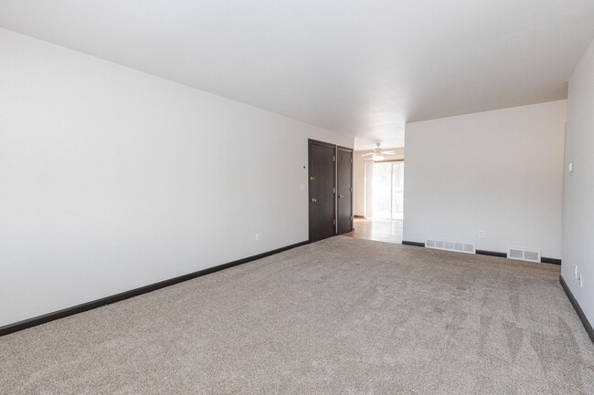 Building Photo - 721 Princeton Ct