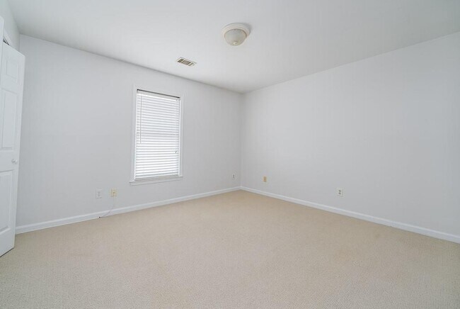 Building Photo - 1158 Alexandria Ct NE