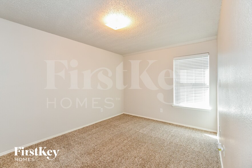 Building Photo - 1008 Hanover Dr