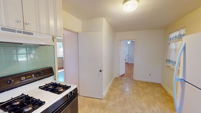 Building Photo - Cute 3 bedroom, 1 bath home tucked in a quiet cul-de-sac