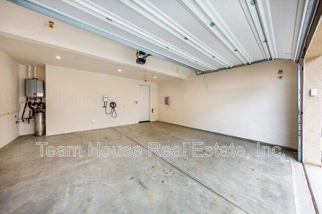 Building Photo - 27466 Mercantile Ct