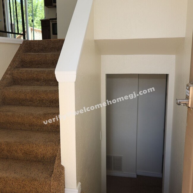 Building Photo - 2844 Lexington Ln