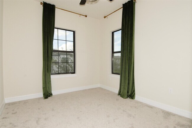 Building Photo - 4628 Pinehurst Trl E