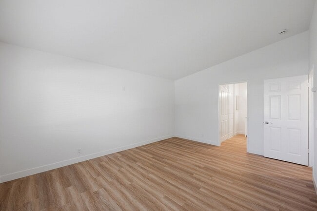 Building Photo - Beautifully Updated Townhome in Dana Point