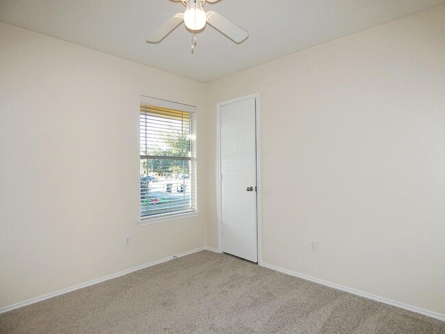 Building Photo - 1107 Canada Wild Dr