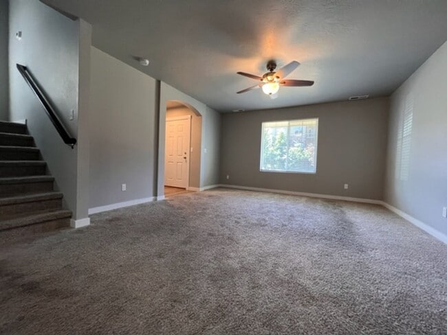 Building Photo - Beautiful Home Tucked In A Great Neighborhood