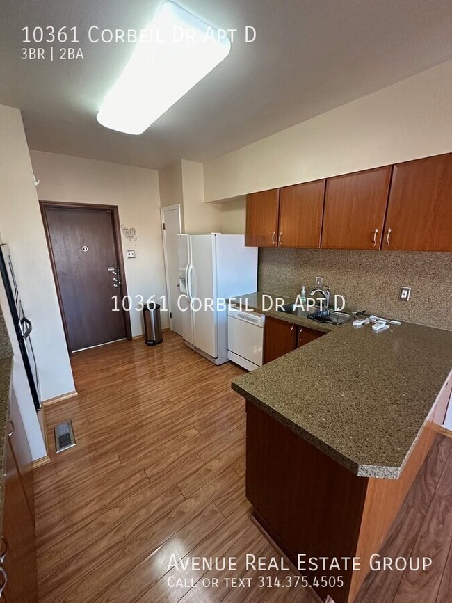 Building Photo - Spacious 3-Bedroom Apartment with Garage &...