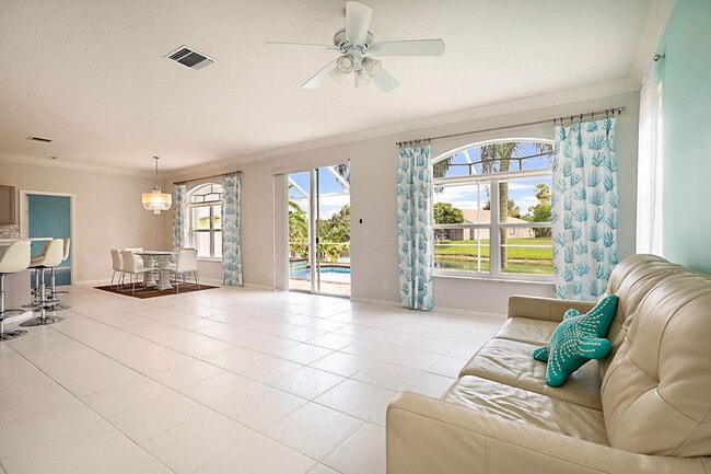 Building Photo - 1422 Fairway Cir