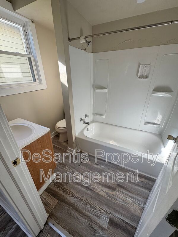 Building Photo - 207 Railroad Ave