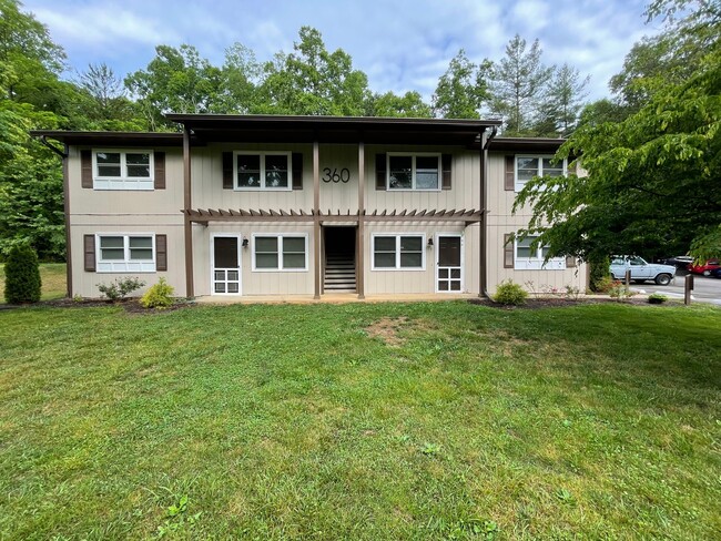 Building Photo - Black Mountain Apartment Rental