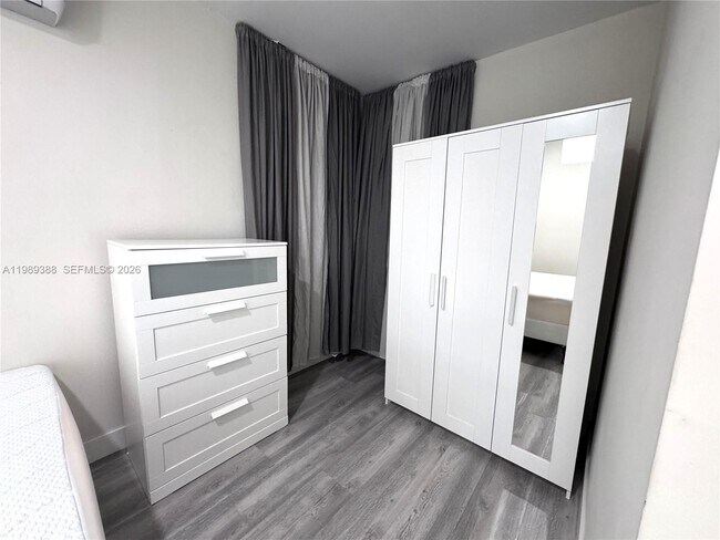 Building Photo - 16201 SW 144th Ct