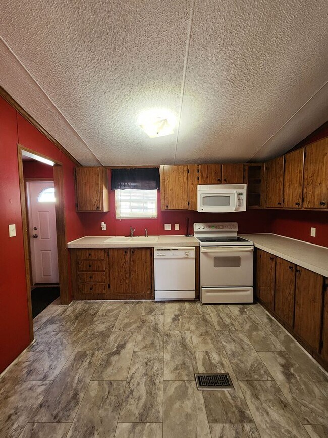 Building Photo - 285 Avena Rd