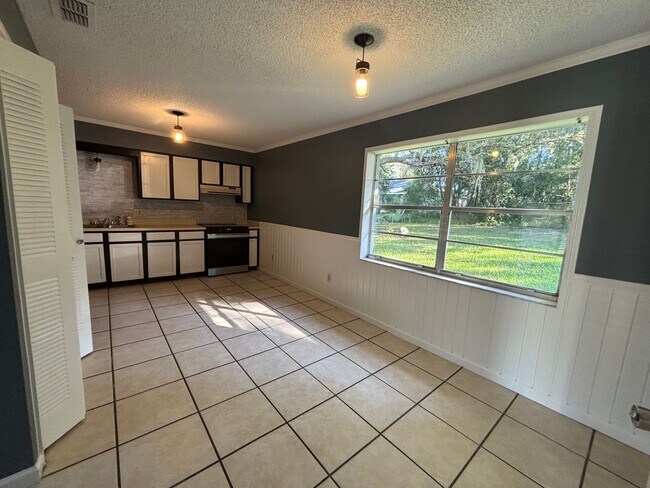 Building Photo - Deltona Lakes, Quaint 3 bed 1 bath