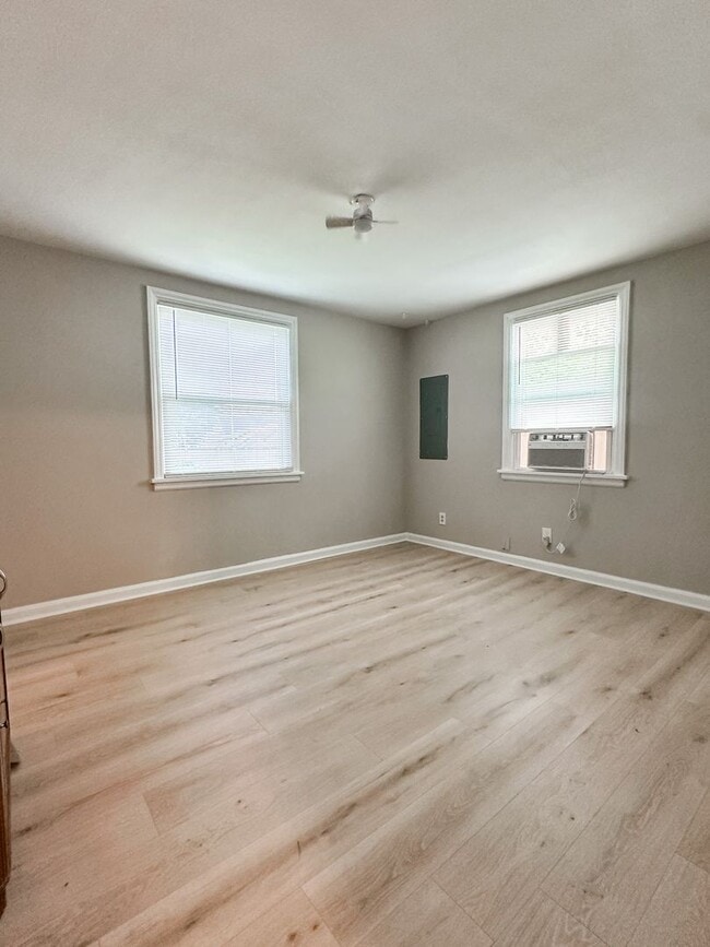 Building Photo - Remodeled 2 bed / 1 bath home