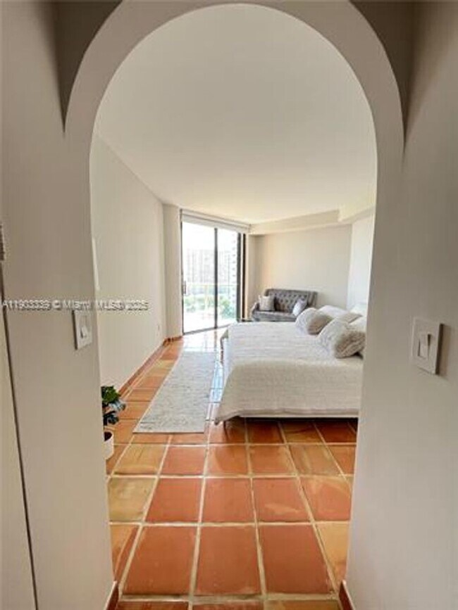 Building Photo - 4000 Island Blvd