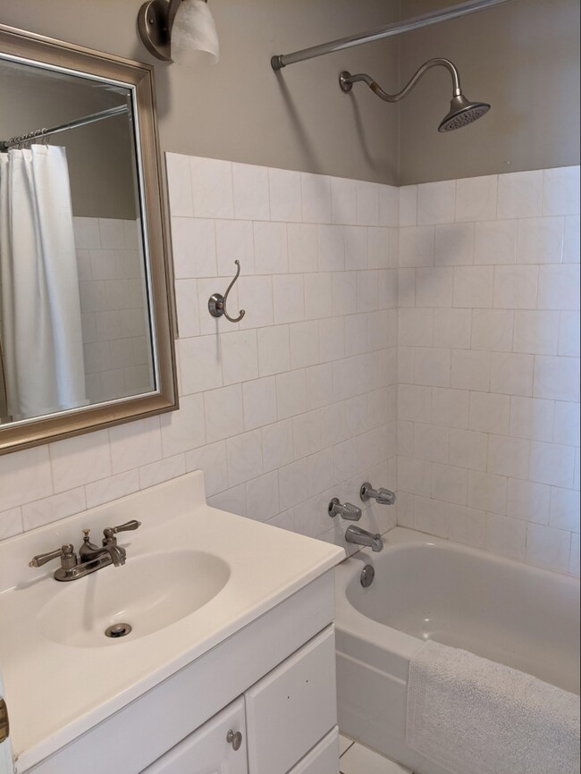 Building Photo - 4447 N Melvina Ave