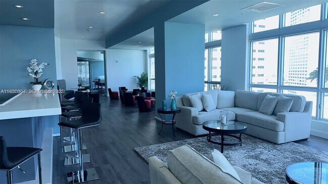 Building Photo - 300 S Biscayne Blvd