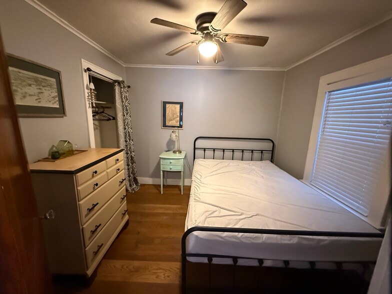 Building Photo - 19 Ferry Ln