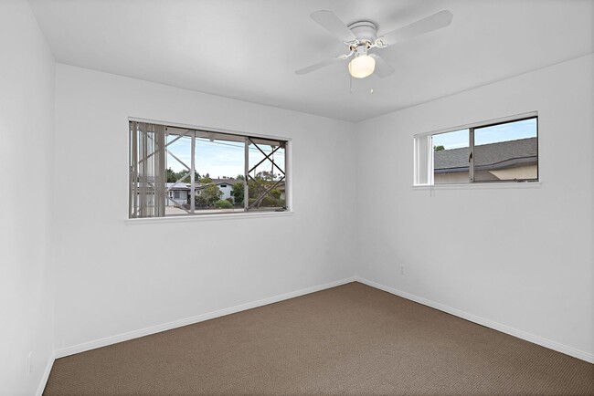 Building Photo - Single level home in San Carlos