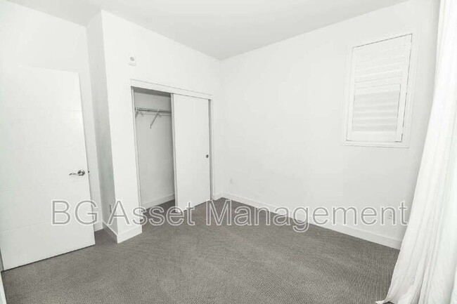 Building Photo - 180 Uptown Cir