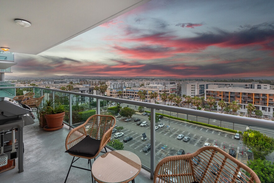 Building Photo - 13600 MARINA POINTE Dr