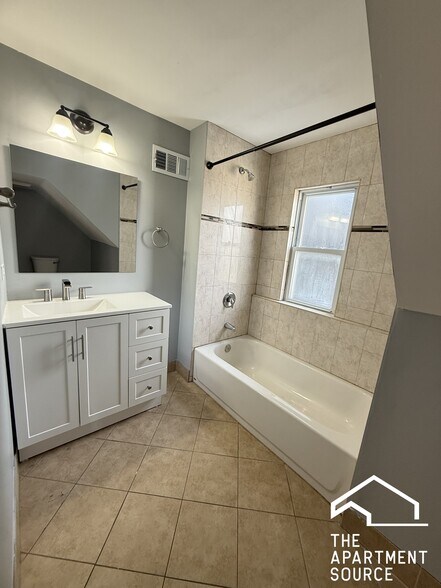 Building Photo - 2014 W 22nd Pl