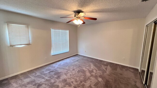 Building Photo - Upgraded Avalon Park 3 Bed/2.5 Bath Townhome!
