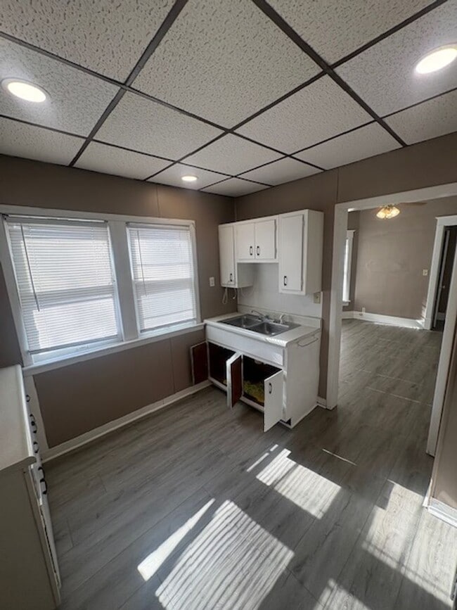 Building Photo - 2210-2212 N Knoxville Ave