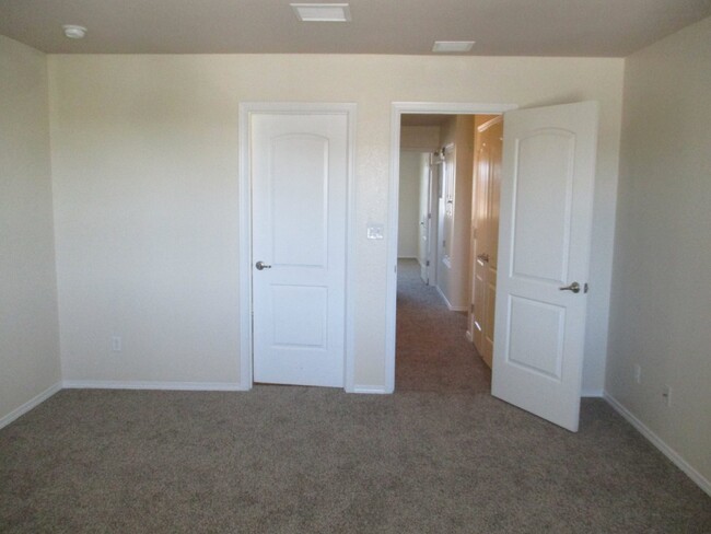 Building Photo - "Charming 2-Bed, 2-Bath Gem in El Paso – 1...