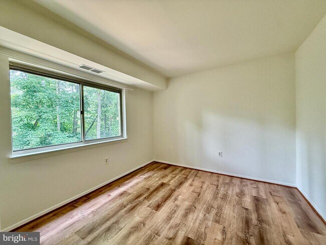 Building Photo - 12204 Braxfield Ct