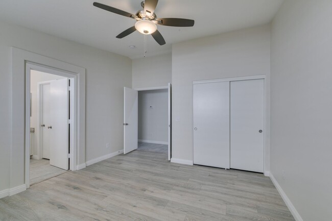 Building Photo - 3 bedrooms, 2 bathrooms remodeled One stor...