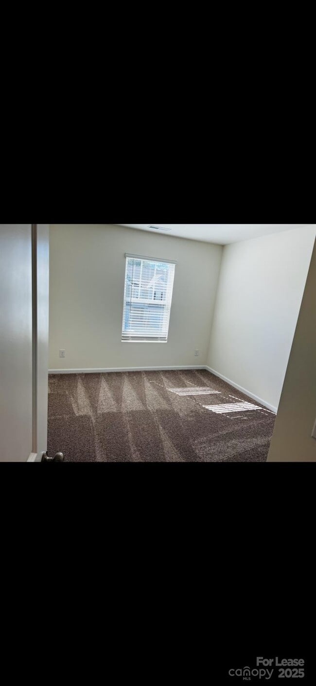 Building Photo - 2788 Yeager Dr NW