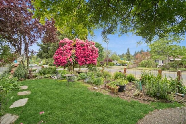 Building Photo - 4 bedroom in Seattle WA 98125