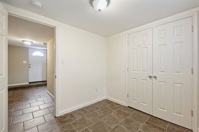 Building Photo - A GEM IN RIVERDALE HEIGHTS!