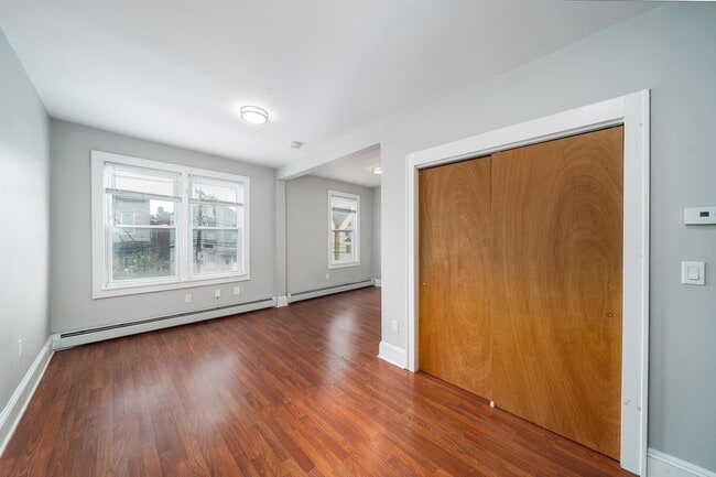 Building Photo - 213 Ogden Ave.