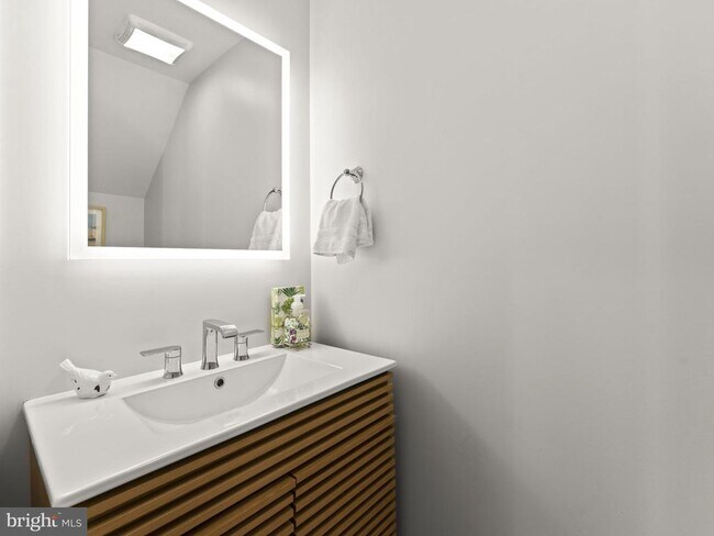 Building Photo - 532 Shepherd St NW