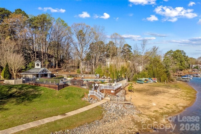 Building Photo - 19843 Henderson Rd