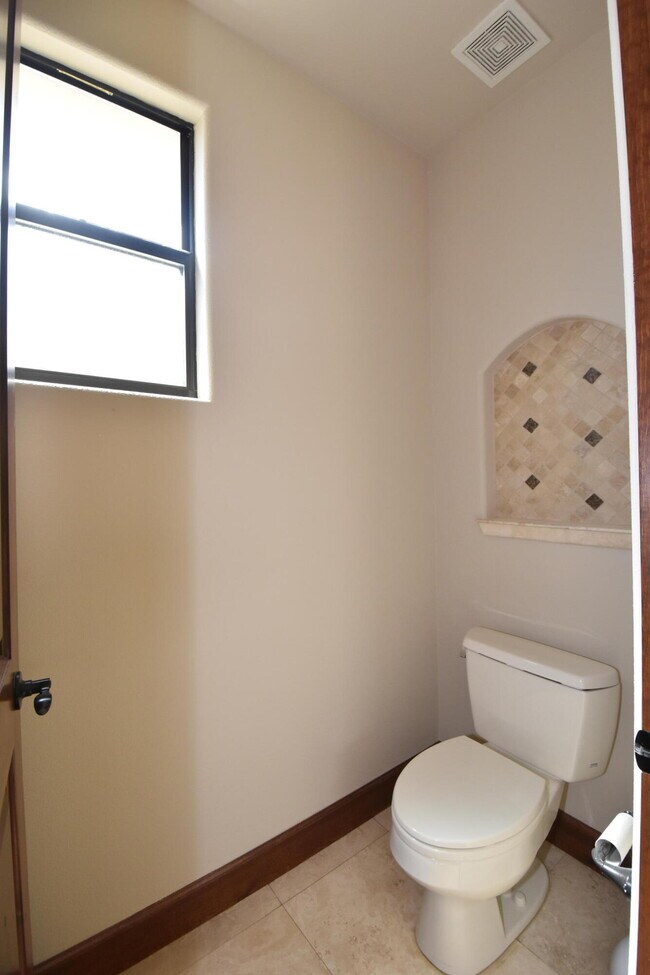 Building Photo - 6264 Wildwood Ct