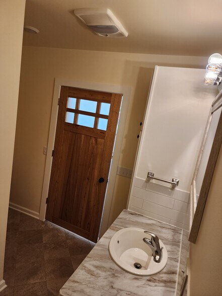 Building Photo - 35 Orchard St