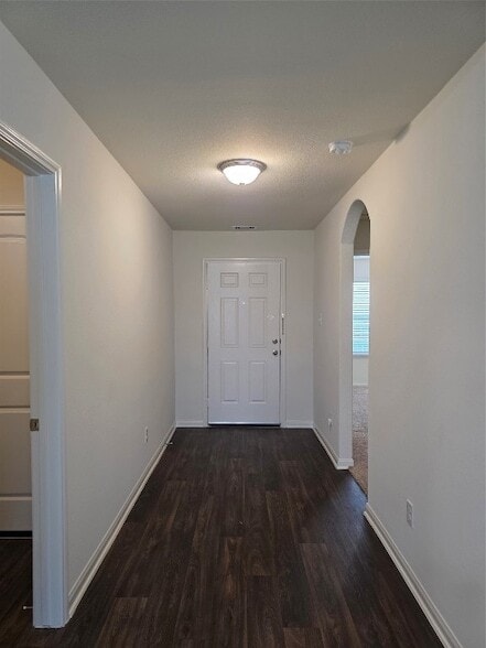 Building Photo - 723 Crystal Lakes Dr