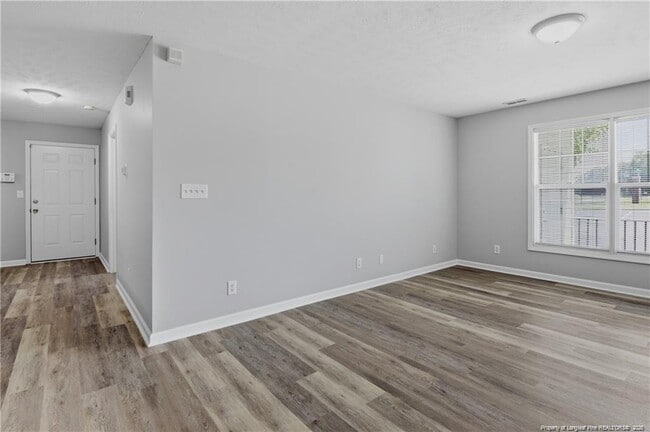 Building Photo - 401 Meadowland Ct