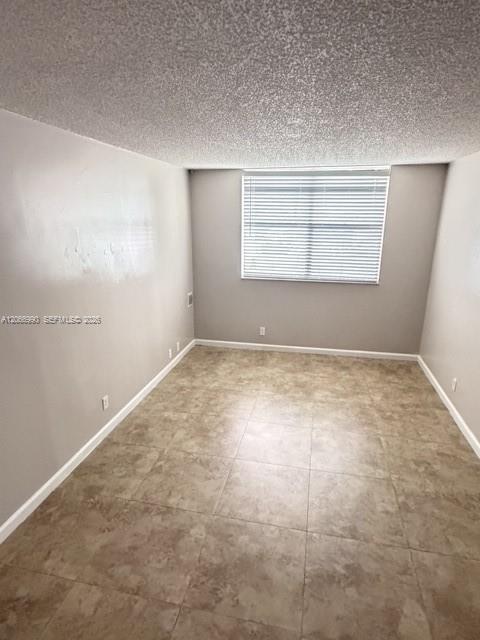 Building Photo - 2501 Riverside Dr